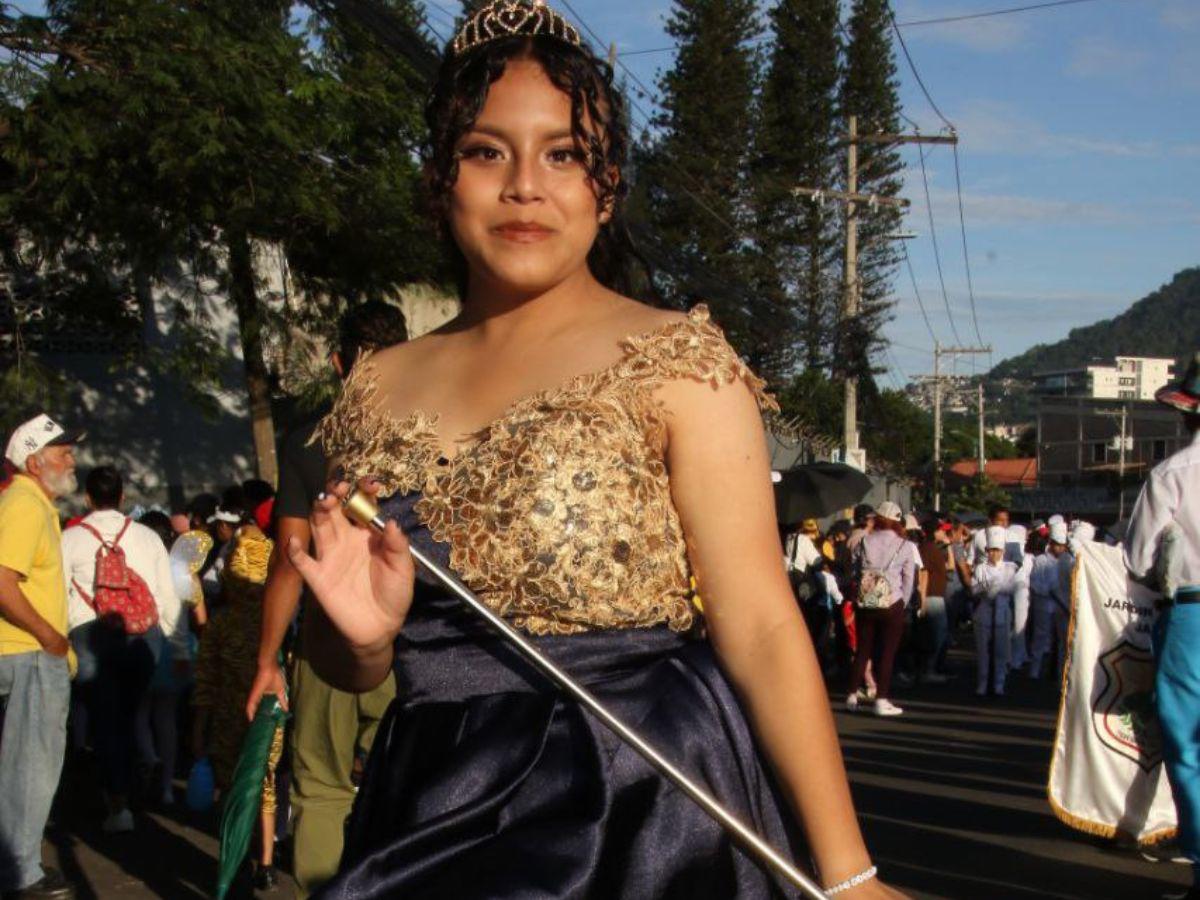 Lindas y adorables, así desfilan las palillonas por las calles de Tegucigalpa