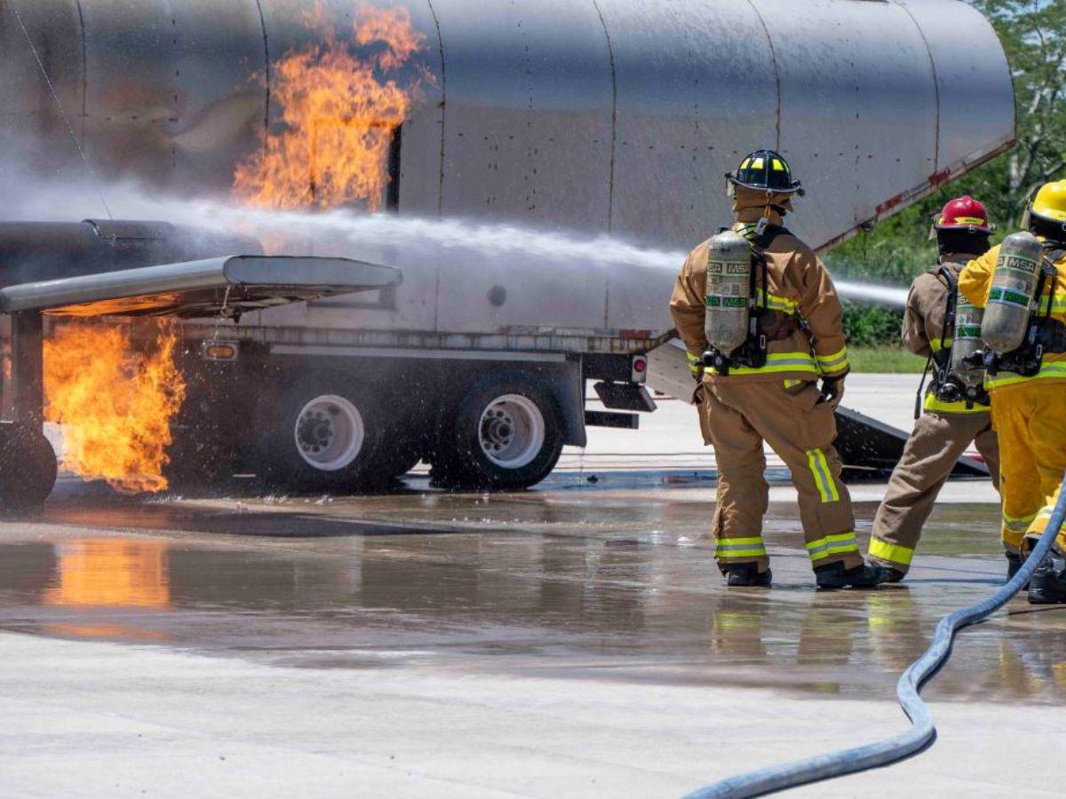 Fuerza de Tarea Conjunta-Bravo realiza entrenamiento de bomberos CENTAM SMOKE en Honduras