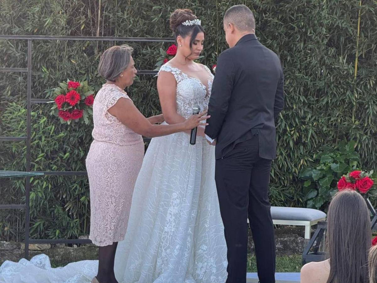 Alejandra Rubio recibe críticas por no usar velo de novia en su boda