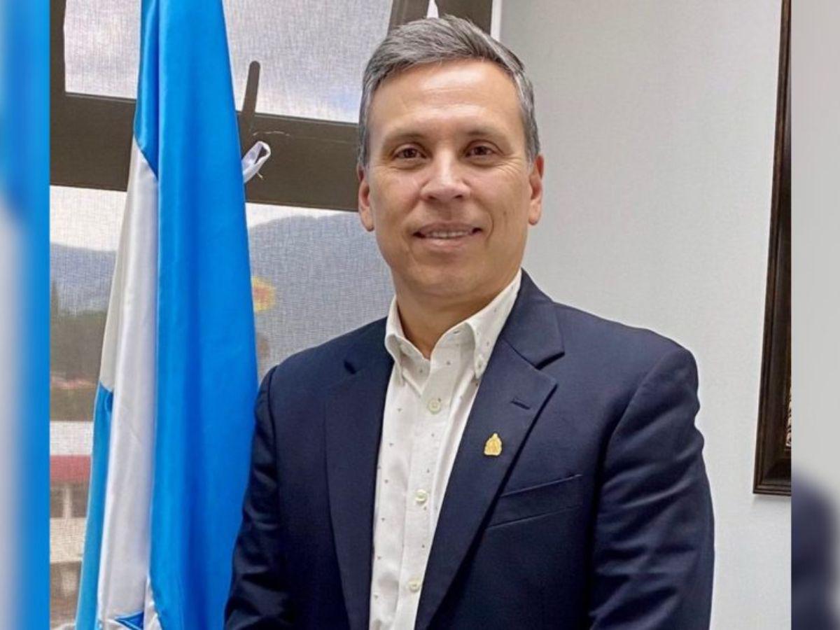 Renuncia Carlos Aguilar como director del IHSS por falta de apoyo político