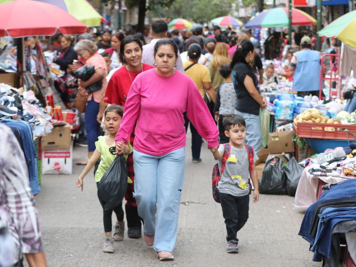 ¡Ni caminar se puede! Así se encuentra el Centro de la capital justo antes de Nochebuena