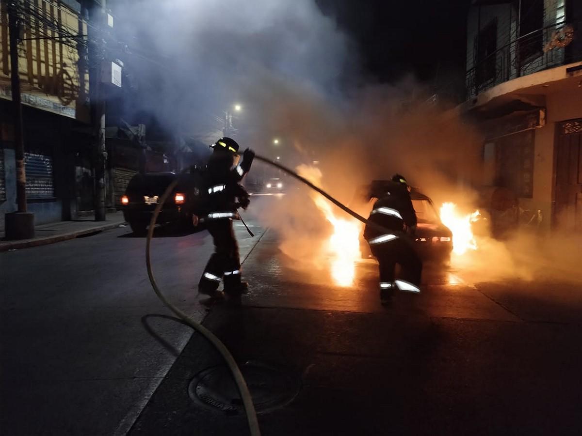 Carro estalla en llamas en Comayagüela; no hay heridos