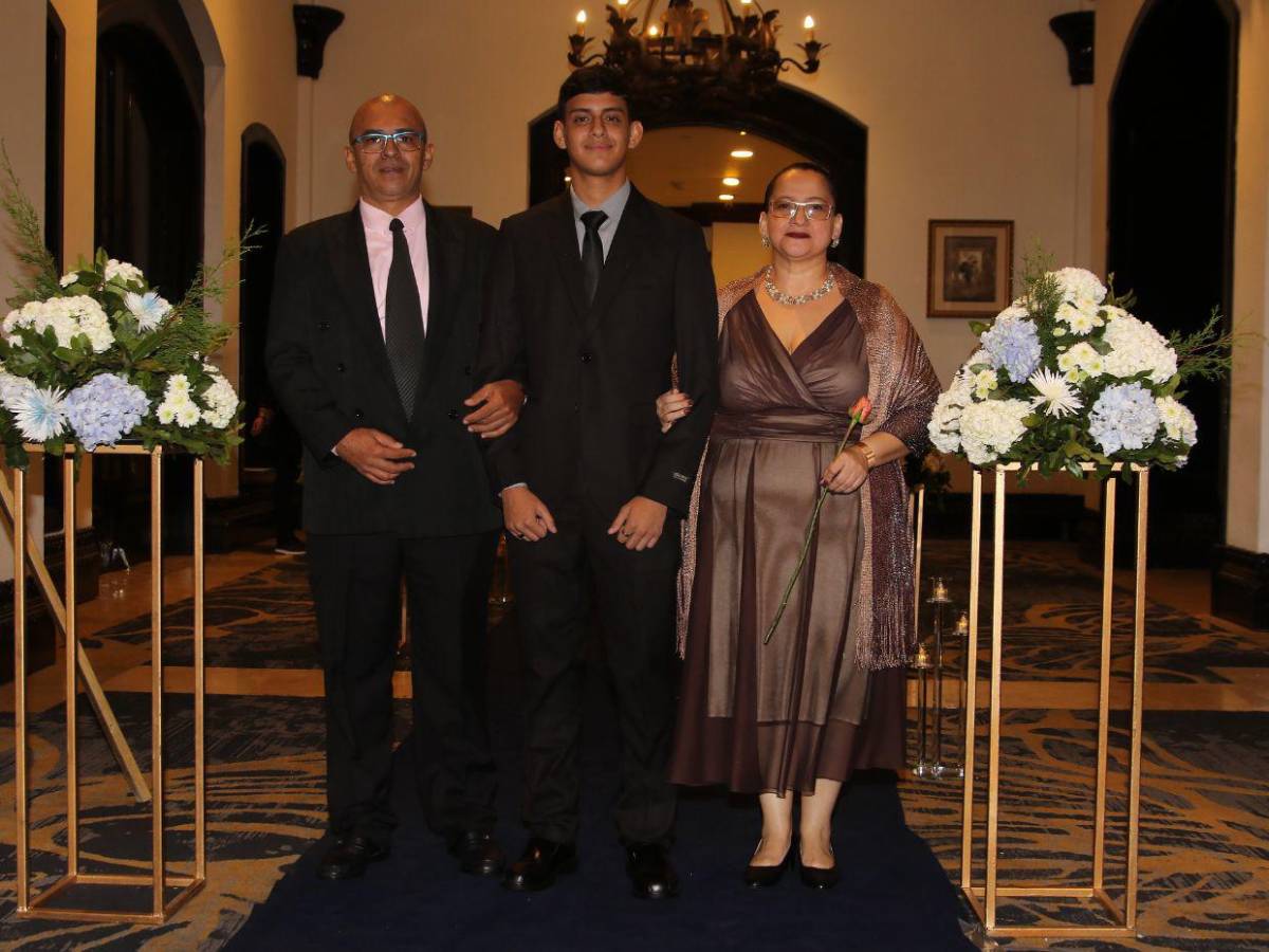 Júbilo en la Prom Night de la Interamerican School