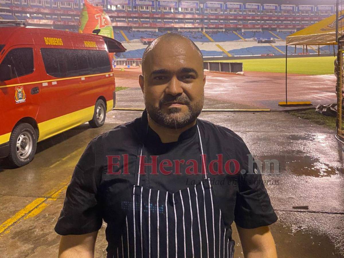 Oswaldo Sandoval, el chef de La Bicolor que combina su amor por la cocina y el fútbol