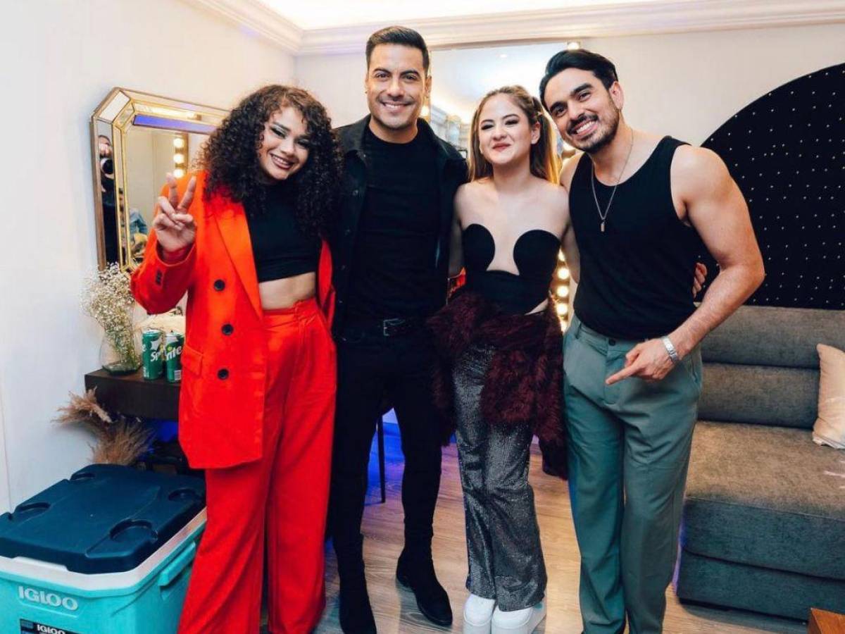 Cesia, Andrés y Mar comparten emocionante momento con Carlos Rivera en su concierto en Guadalajara