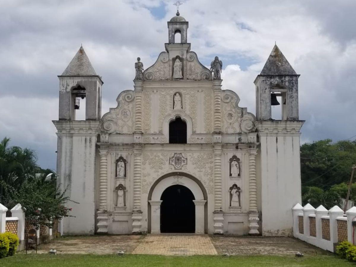 La Iglesia de Los Mercedarios, ícono de la ciudad de Gracias, Lempira, posee una de las más elegantes fachadas que caracterizan el estilo barroco en Honduras.