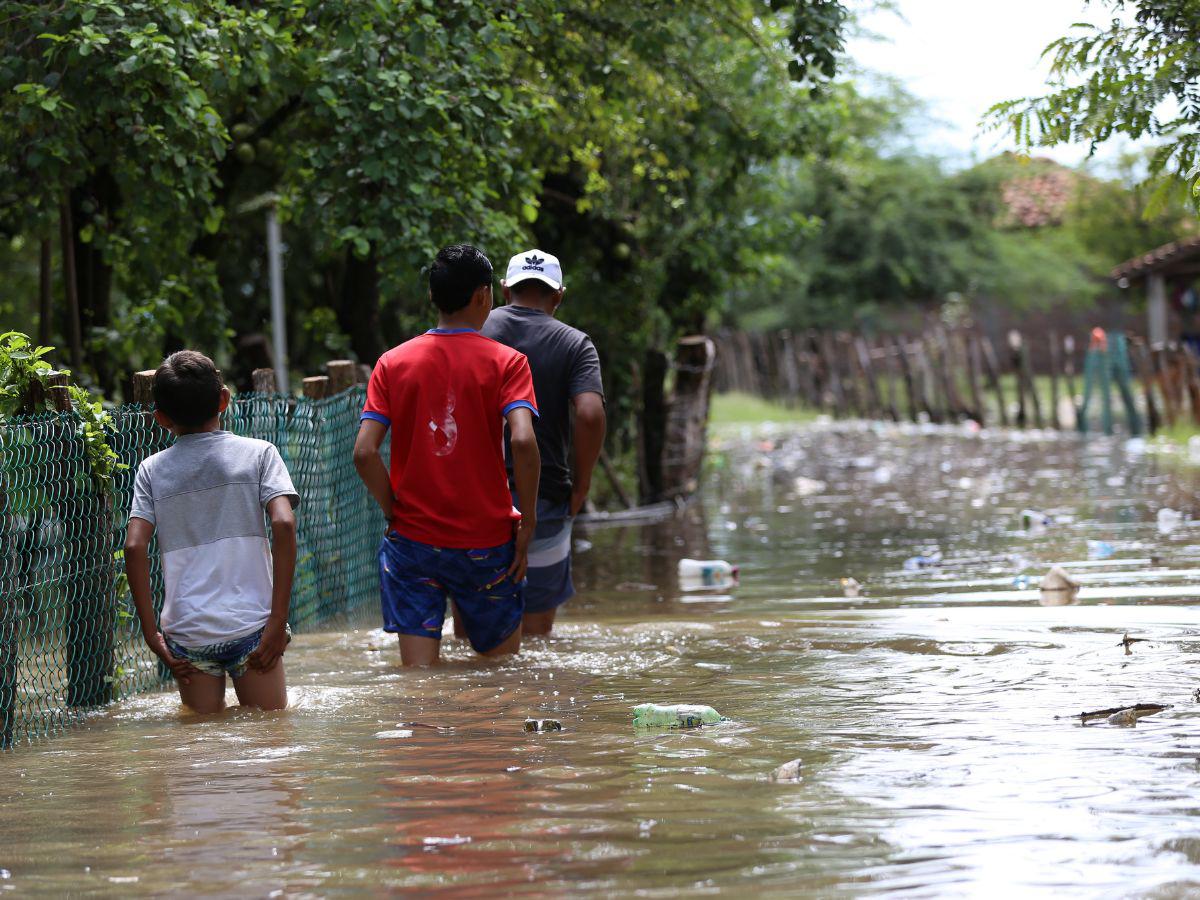 Sistema de baja presión entra al país en medio de alertas y frente frío