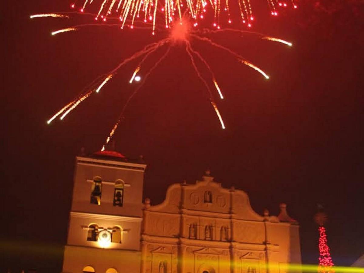 Luces, alegría y 12 campanadas: Así despide Comayagua el 2024