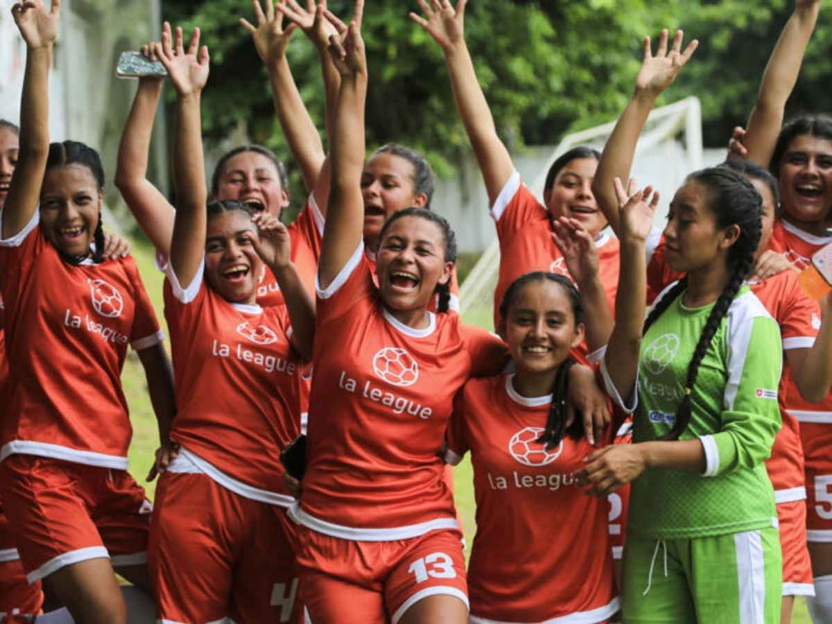 Niñas de Nicaragua aprenden con el fútbol a planear la vida y a construir liderazgo