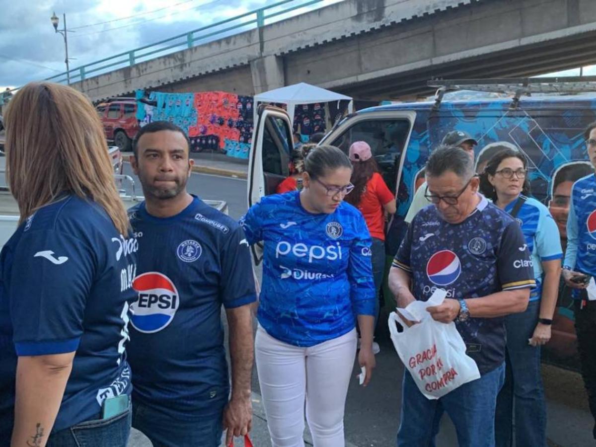 Chicas deslumbran: Ambiente en el Motagua vs Águila por Copa Centroamericana