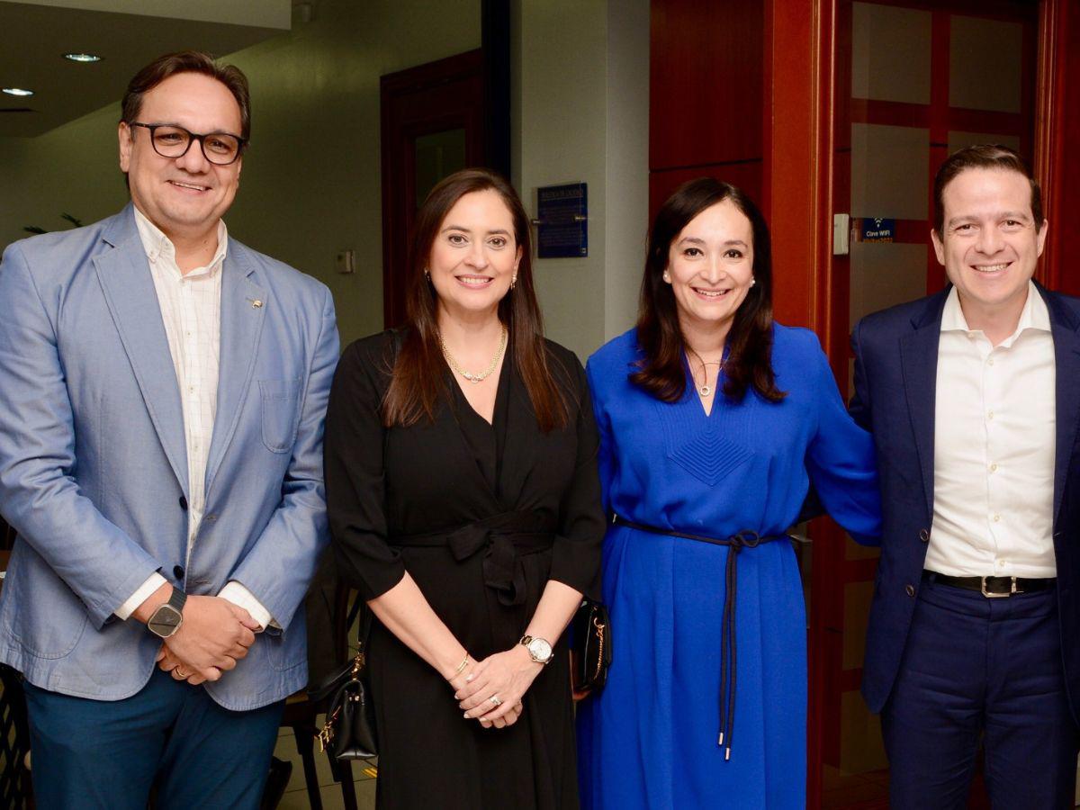 Germán Castañeda, Valeria Rios, Ruth de Diaz y Jaime Diaz.