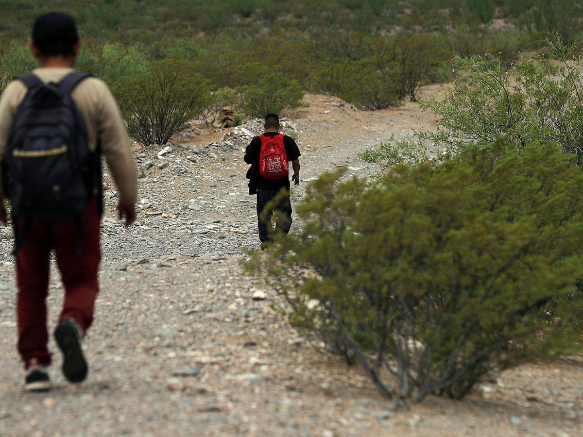 ONG denuncia riesgos para migrantes por ampliación de cerca en Texas