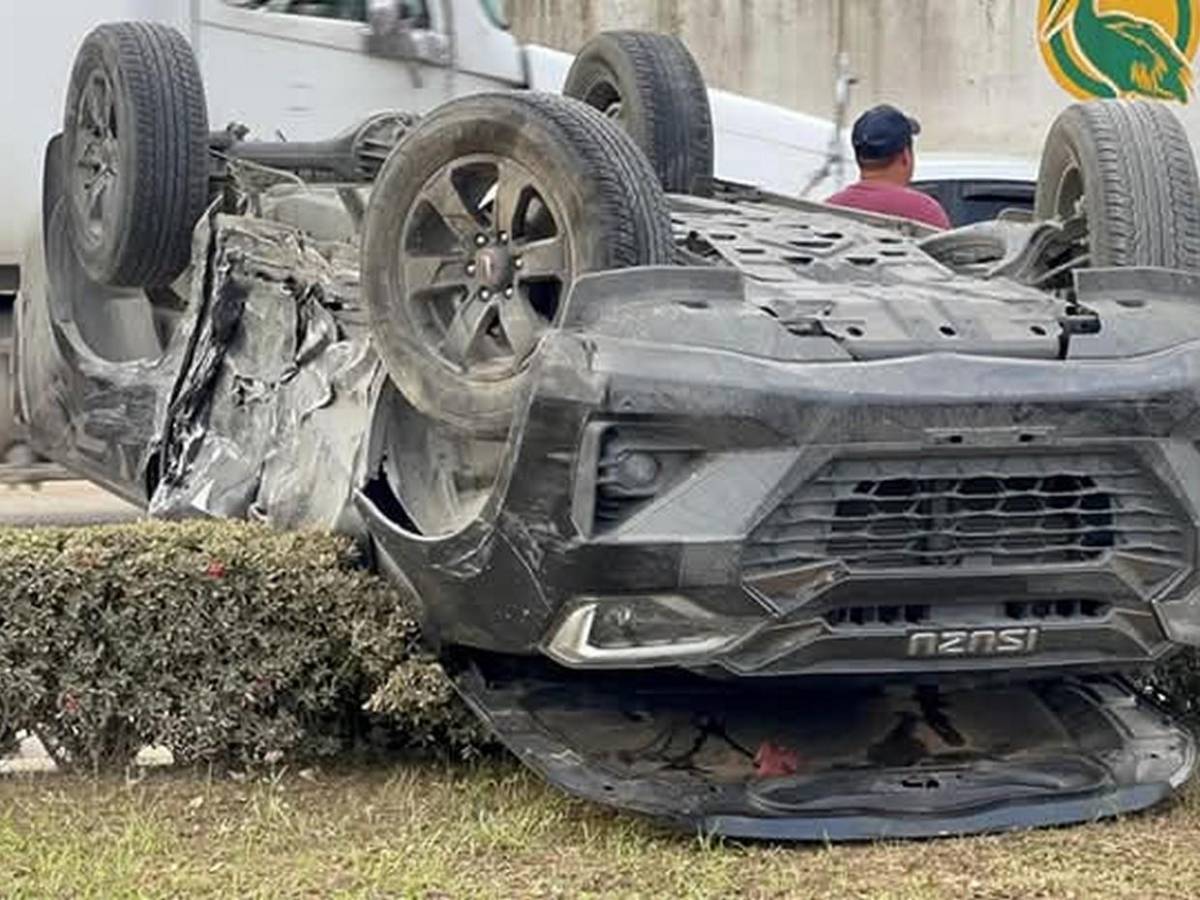 Destrozos que dejó accidente entre dos vehículos en Puerto Cortés por alta velocidad