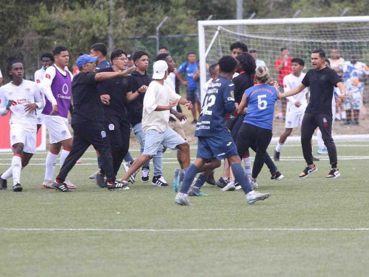 Violencia opaca la final del torneo de reservas entre Olimpia y Motagua