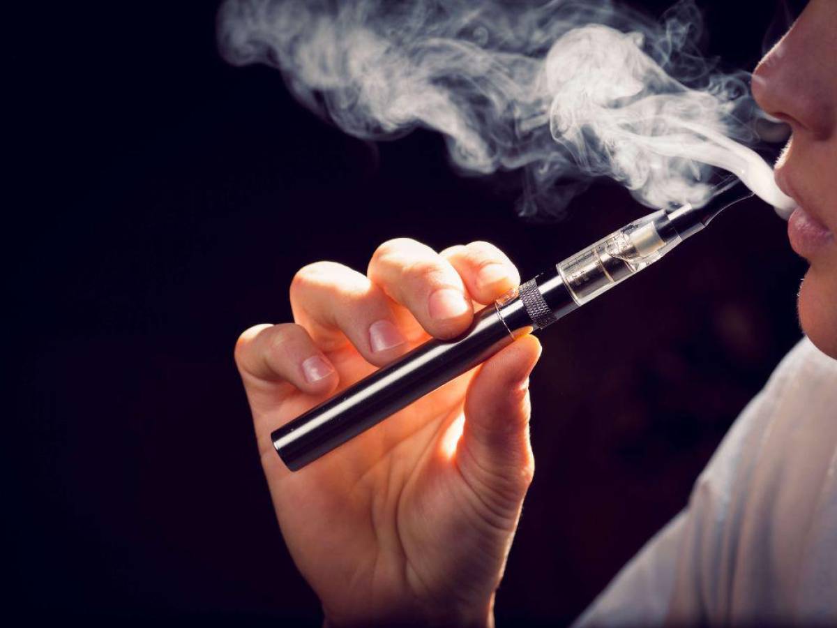 Consumo de cigarros electrónicos pone en riesgo la salud de los jóvenes