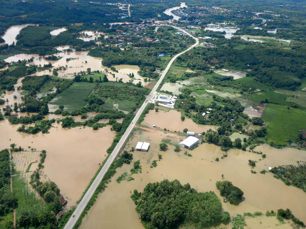 Vista aérea de las inundaciones en la provincia de Phrae, a 540 kilómetros al norte de la capital Bangkok.