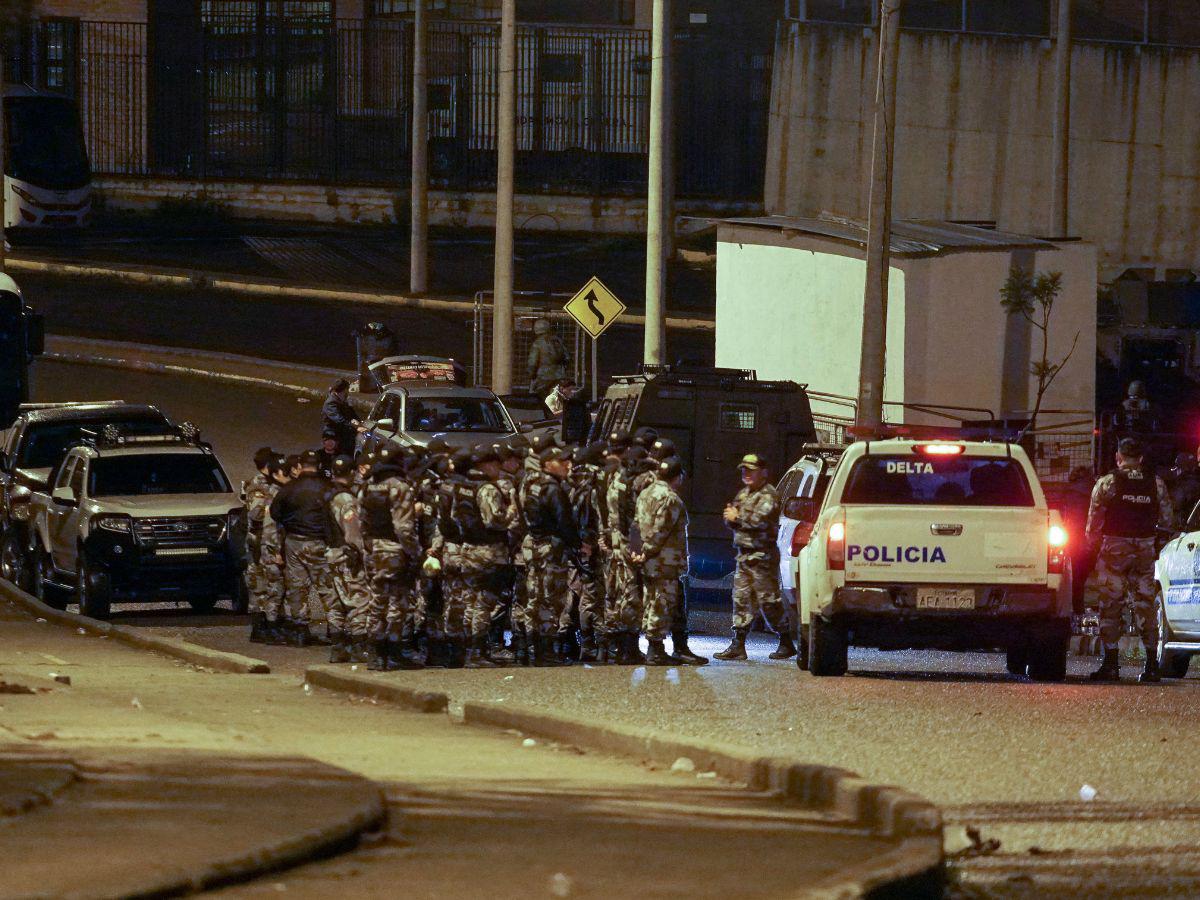 Rehenes que estaban retenidos en cárceles en Ecuador fueron liberados