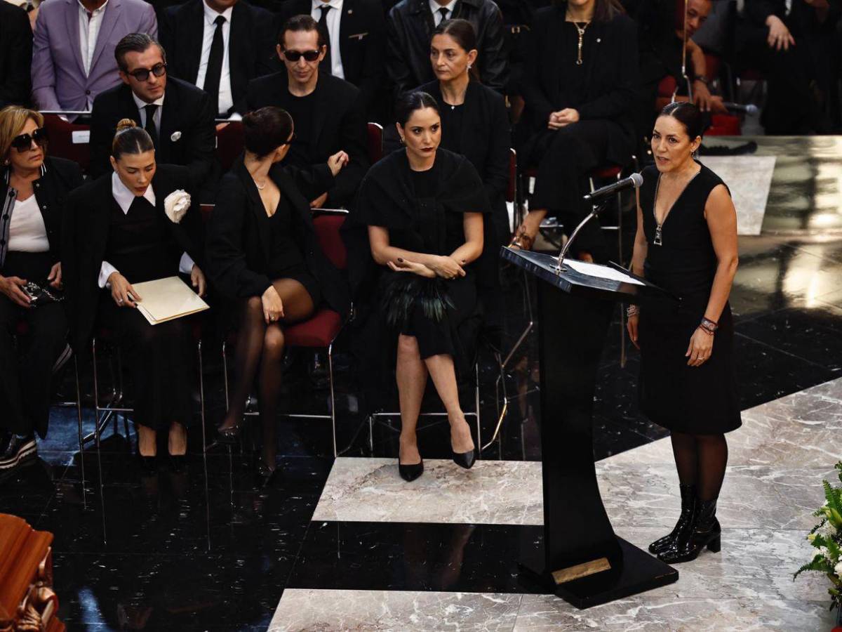 Así fue el emotivo homenaje a Silvia Pinal en el Palacio de Bellas Artes