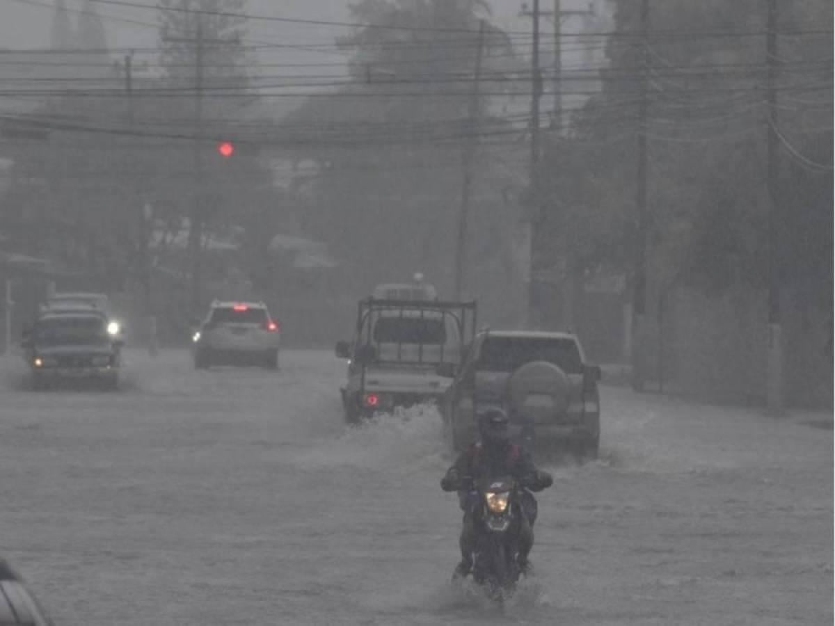 Tormenta Sara se comienza a sentir en Honduras ¿se jugará partido ante México?