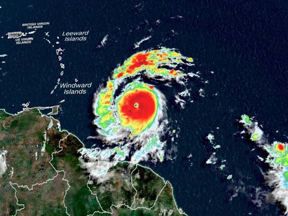 Huracán Beryl se intensifica y alcanza categoría 4 mientras avanza por el Caribe