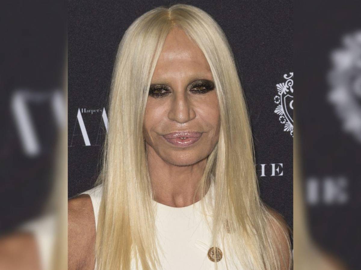 Donatella Versace y su “nuevo rostro” dividen a sus fanáticos en redes