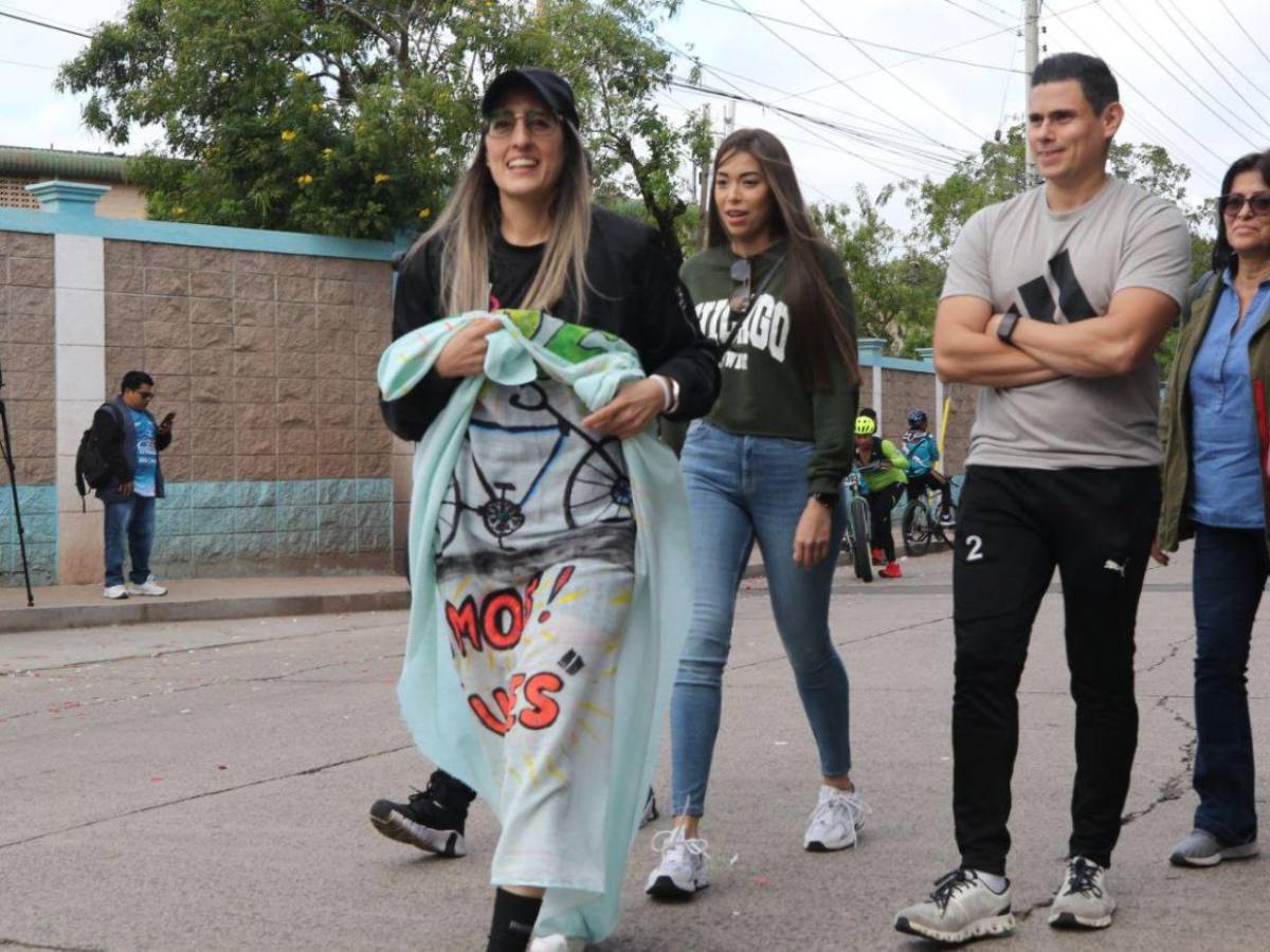 Familias apoyan a ciclistas en la Vuelta EL HERALDO 2024