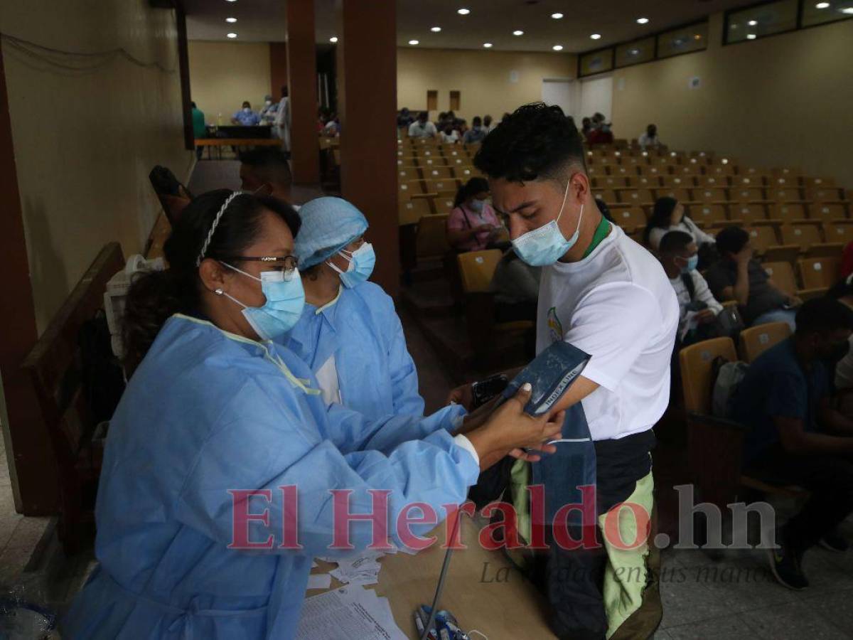 Jóvenes son los pacientes que más dan positivo por covid-19 en Honduras