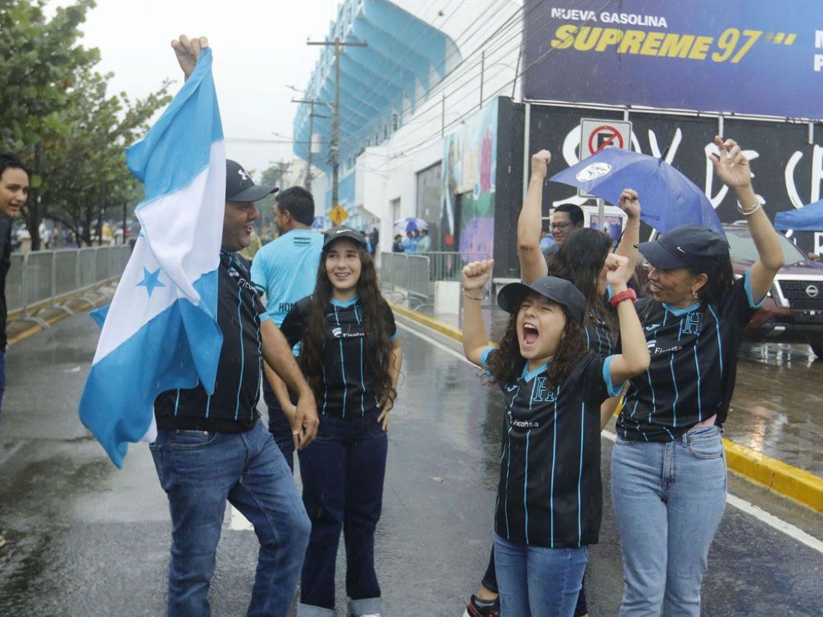 Así está la grama del Estadio Morazán tras lluvia y a horas del Honduras vs México