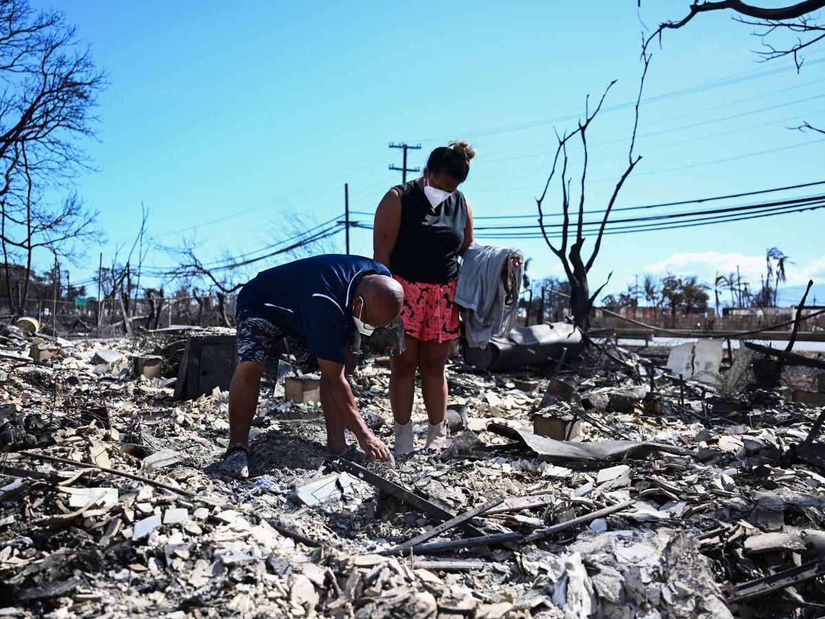 Dolor y rabia en Hawái tras incendios que dejan 80 muertos