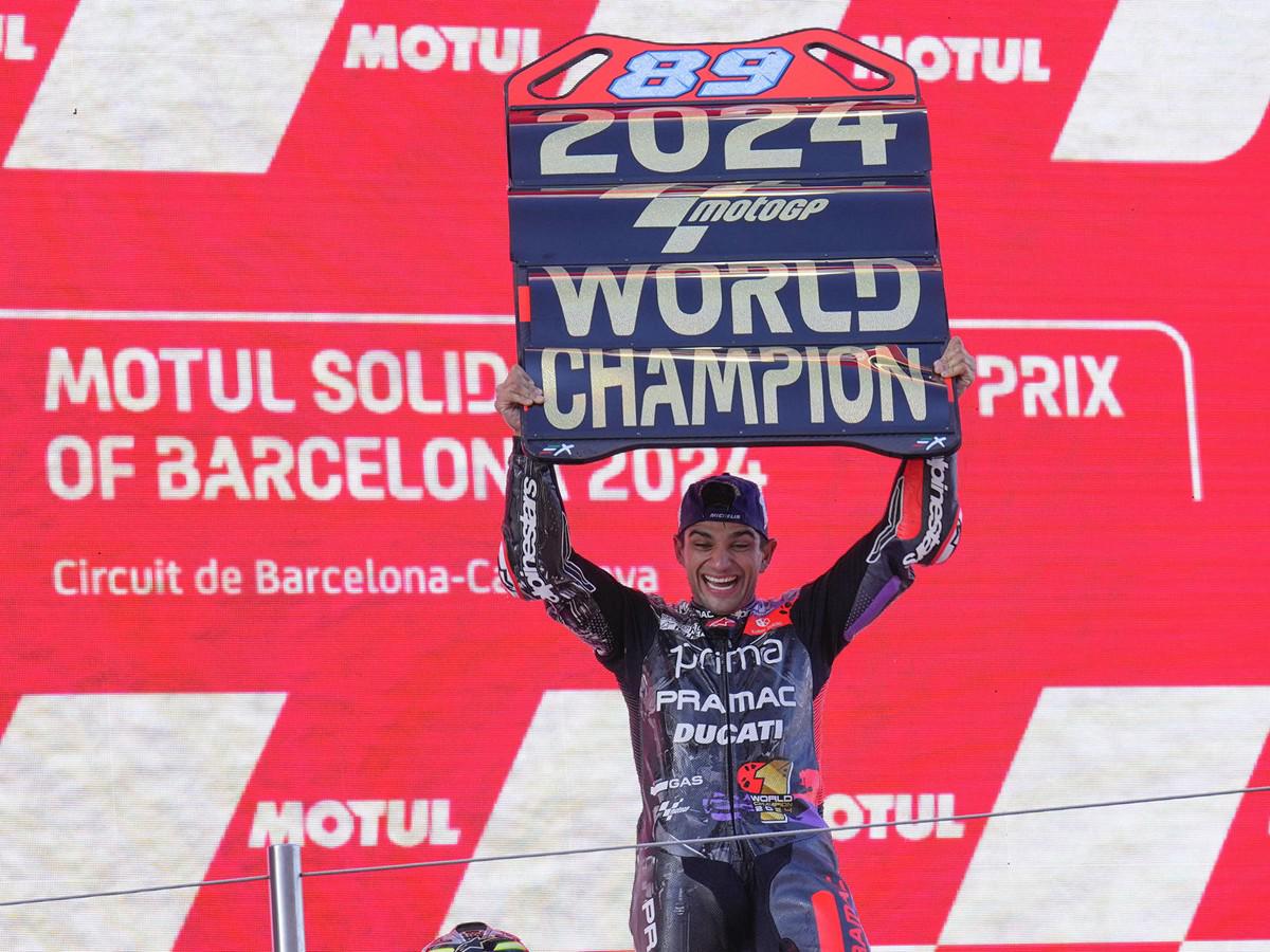 Jorge Martín se corona campeón del mundo de MotoGP y así lo celebra