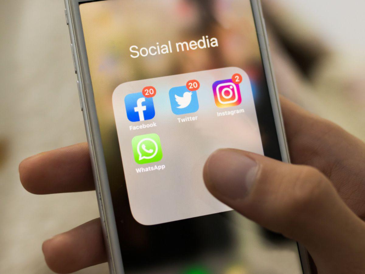La Comisión Europea ya había abierto a finales de abril una investigación contra Facebook e Instagram, por sospechas de que las dos plataformas no cumplían con sus obligaciones en materia de lucha contra la desinformación.