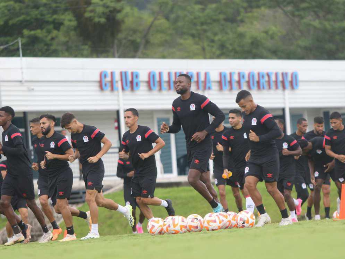 El equipo Olimpia preparándose para los próximos partidos.