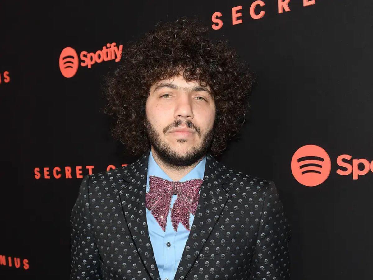 Benny Blanco es nombrado como el hombre más sexy con vida este 2024