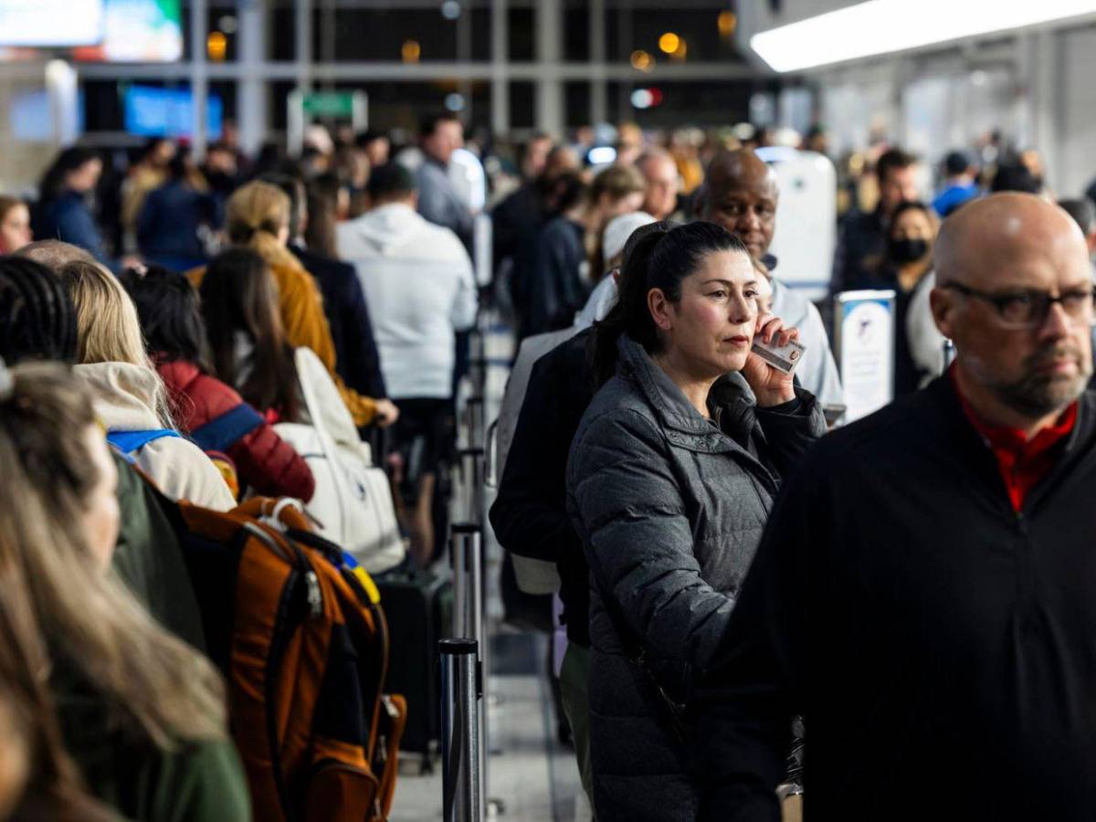 Por carretera o avión: comienzan viajes por Thanksgiving 2024