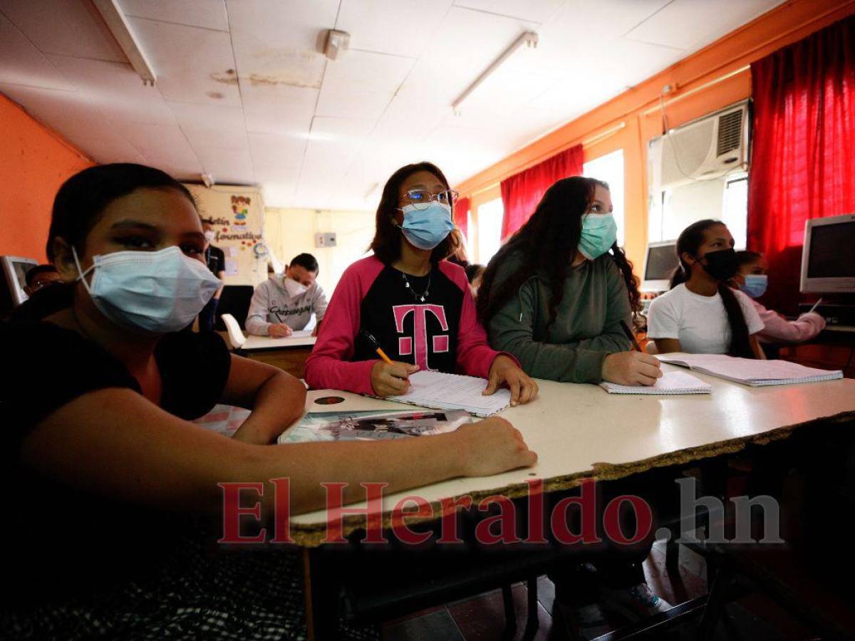 Atentos se mostraron los pequeños del CEB Francisco Morazán.