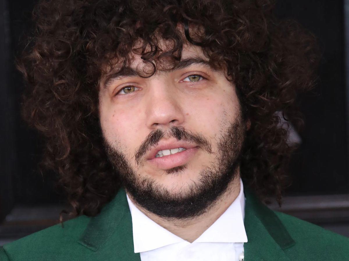 Benny Blanco es nombrado como el hombre más sexy con vida este 2024