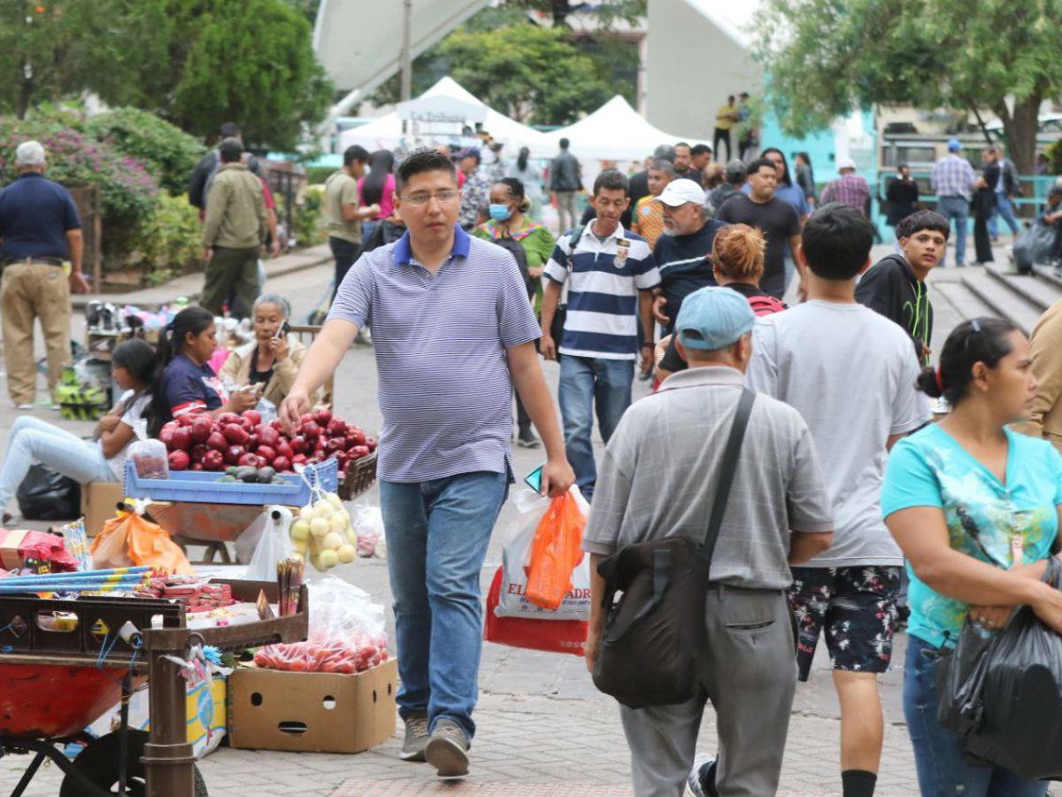 ¡Ni caminar se puede! Así se encuentra el Centro de la capital justo antes de Nochebuena