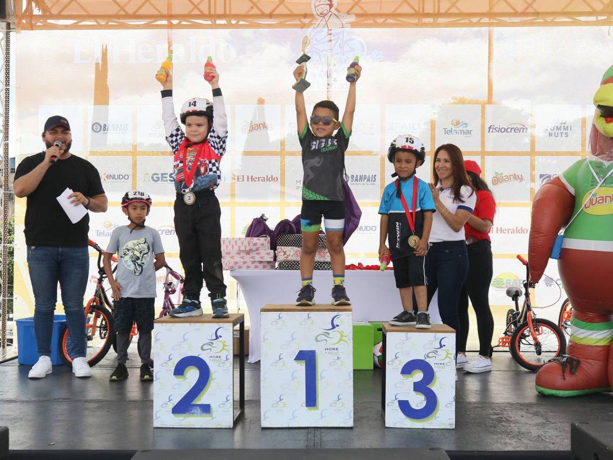 Momento de gloria: Así fue la entrega de premios a los ganadores de la Vuelta Ciclística Infantil 2024