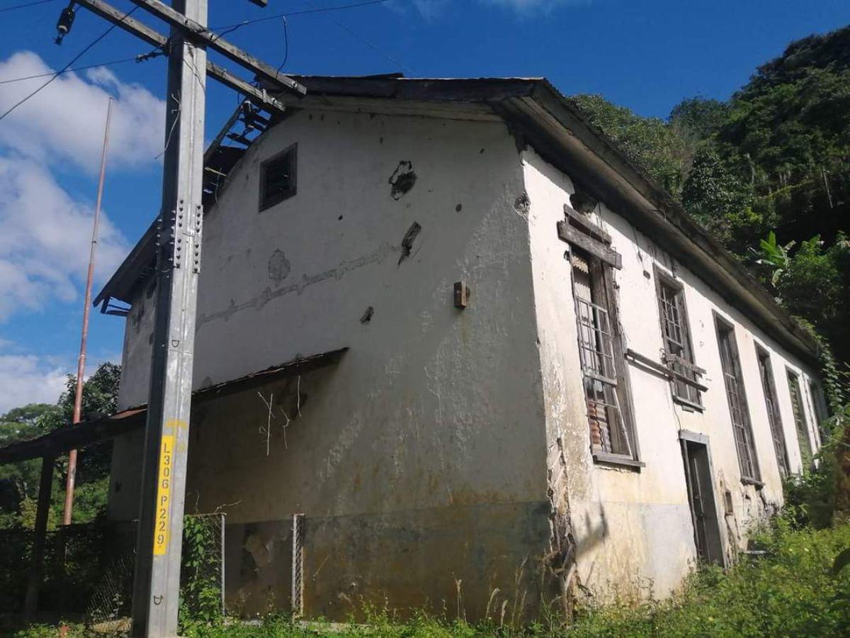 Riqueza histórica de edificios de San Juancito desaparece por descuidos