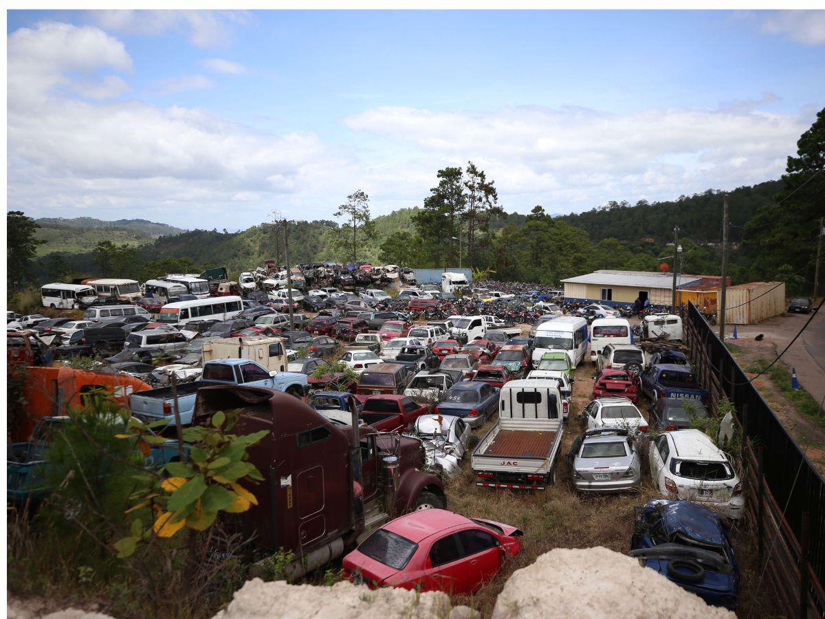 Olvidados más de 600 carros y 400 motocicletas en plantel de Uyuca