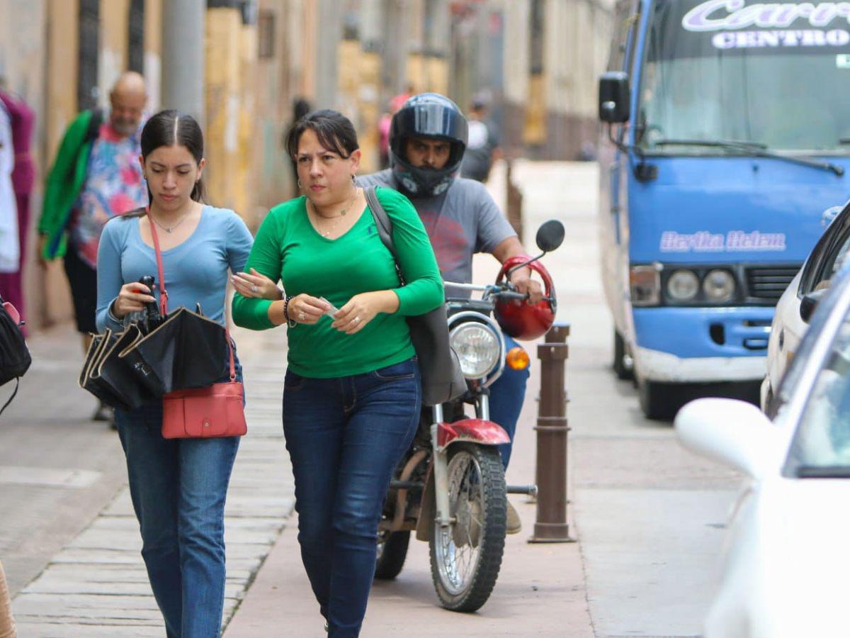 Por el momento la señalización aún no es instalada, sin embargo en los documentos revisados se menciona que el proyecto incluye la instalación de señales.