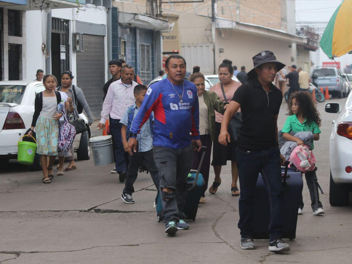 Semana Morazánica: Abarrotadas de viajeros lucen terminales de buses en la capital