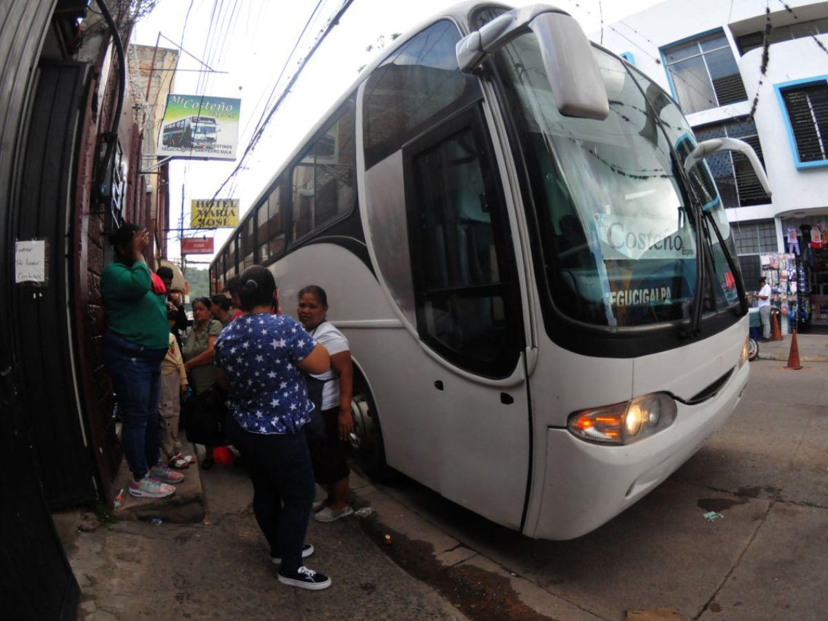 Semana Morazánica: Abarrotadas de viajeros lucen terminales de buses en la capital