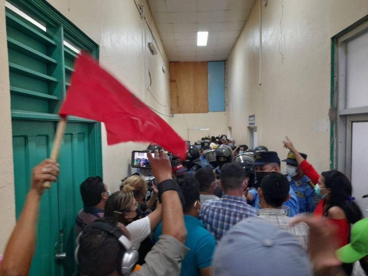 VIDEOS: Zafarrancho en el Hospital del Sur por nombramiento de administrador