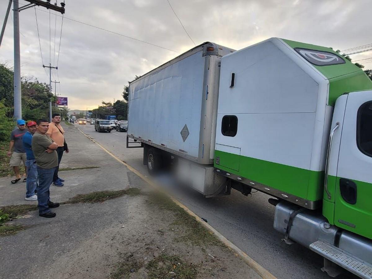 Muere bebé de ocho meses tras ser embestida con su madre por una camioneta en SPS