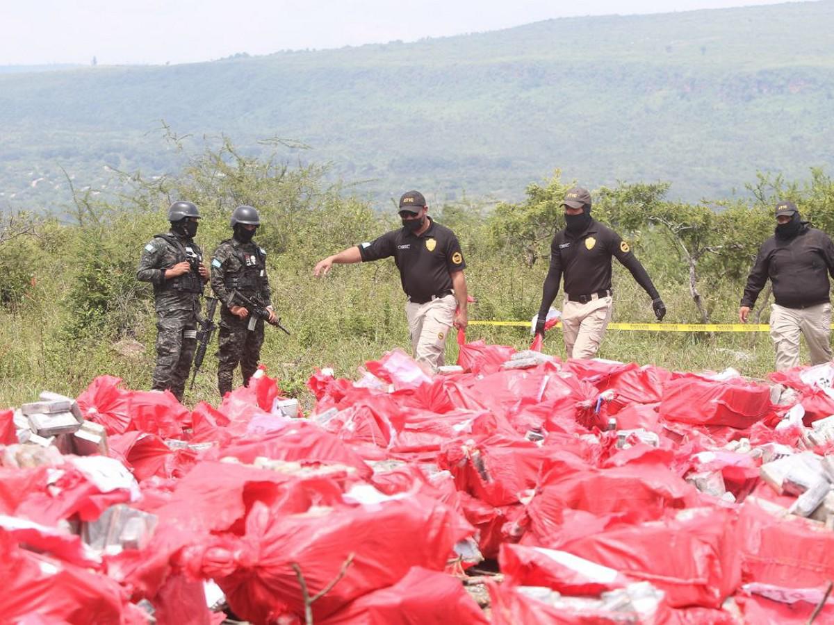 Incineran 3,993 kilos de coca decomisada a colombianos en el Caribe