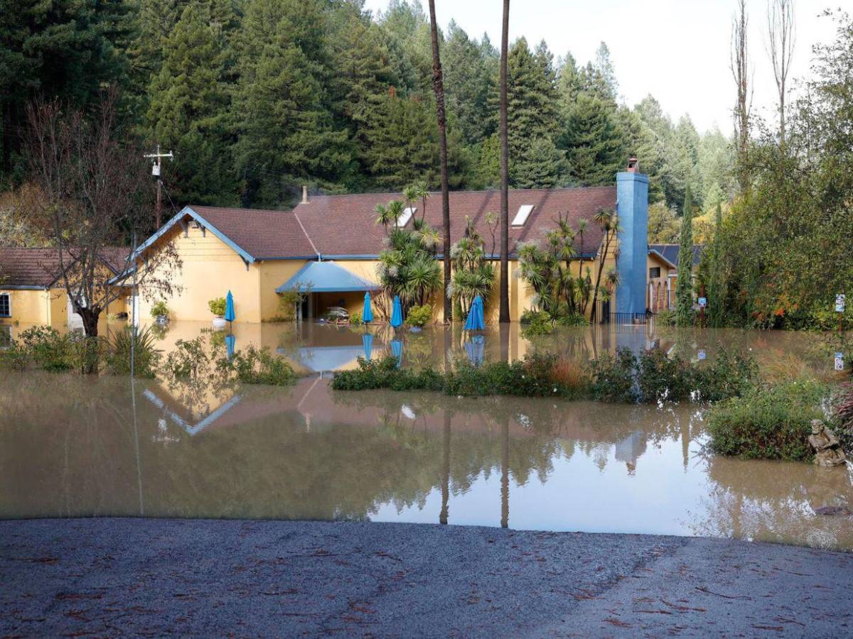 Tormenta deja inundado gran parte del norte de California; piden evacuar