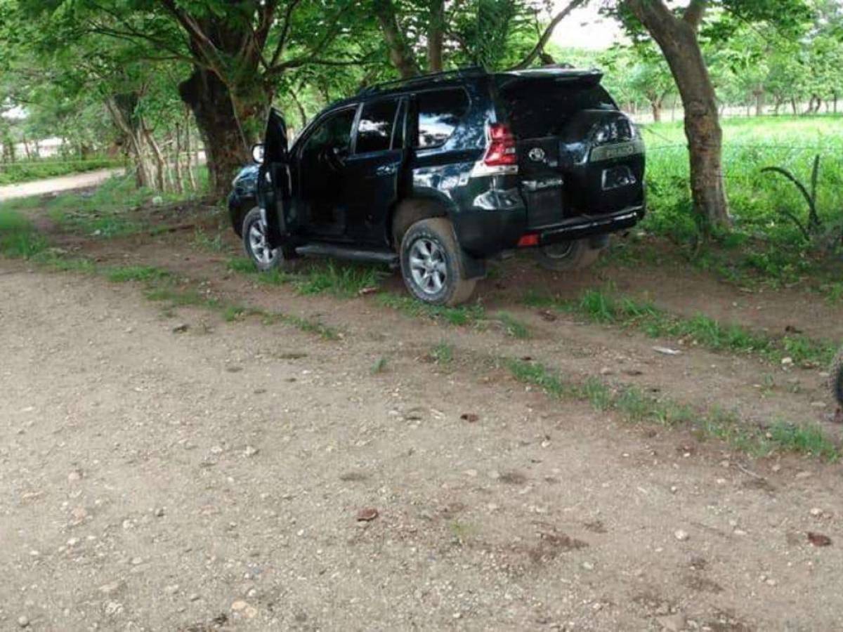 Hallan dos hombres muertos y con signos de tortura dentro de lujoso vehículo en Olancho