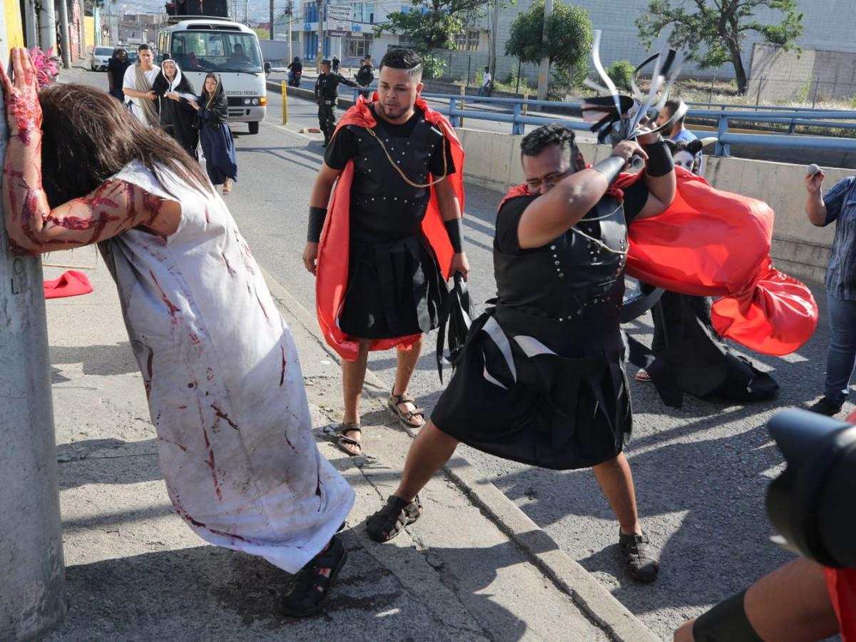 Iglesia El Calvario dedica Vía Crucis a nicaragüenses que no pueden hacer procesiones por prohibición de Ortega