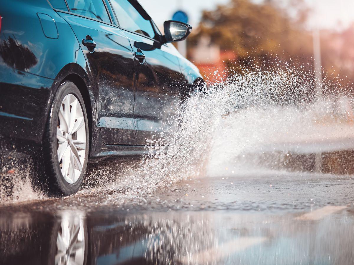 Cuidados que debe tener al conducir en temporada de lluvias